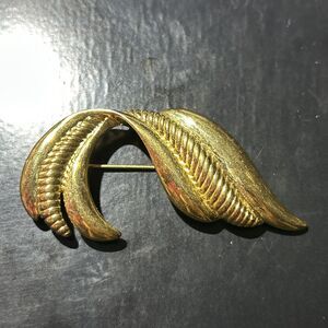 Vintage Napier Signed 3” Gold Tone Freeform Brooch
